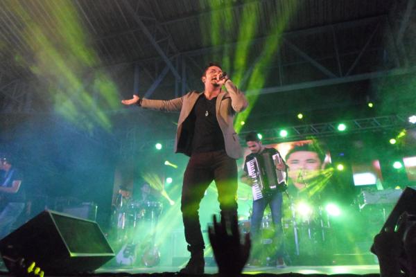 Prefeito Luiz Neto visita Regeneração e participa de aniversário da cidade  - Imagem 35