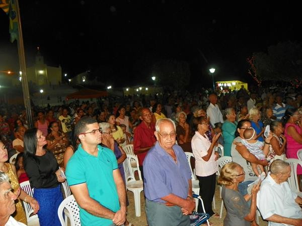Prefeito Luiz Neto prestigia aniversário de Francisco Ayres - Imagem 1