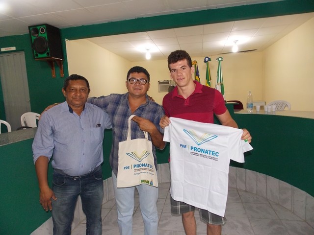  Aula inaugural do Pronatec reúne autoridades e alunos em São Francisco do Piauí - Imagem 20