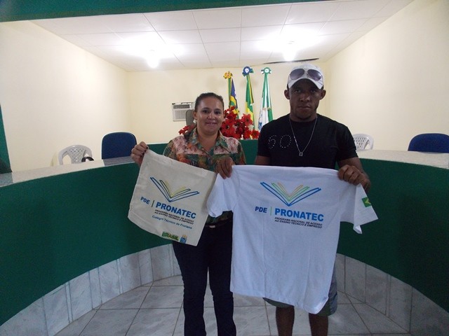  Aula inaugural do Pronatec reúne autoridades e alunos em São Francisco do Piauí - Imagem 21