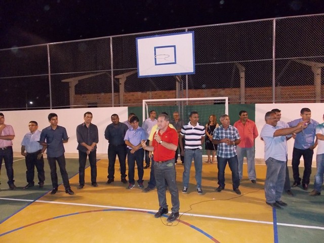 Prefeito Dr. Francisco faz Inauguração de reforma e ampliação da quadra João Batista Barbosa Soares no povoado Serrinha - Imagem 12