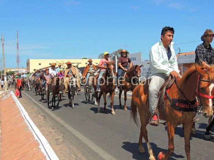 Vaqueiros invadem ruas e avenidas de Pedro II  - Imagem 23