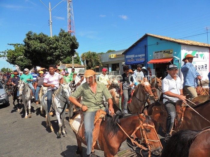 Vaqueiros invadem ruas e avenidas de Pedro II  - Imagem 12