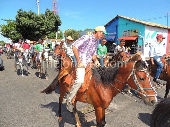 Vaqueiros invadem ruas e avenidas de Pedro II  - Imagem 18