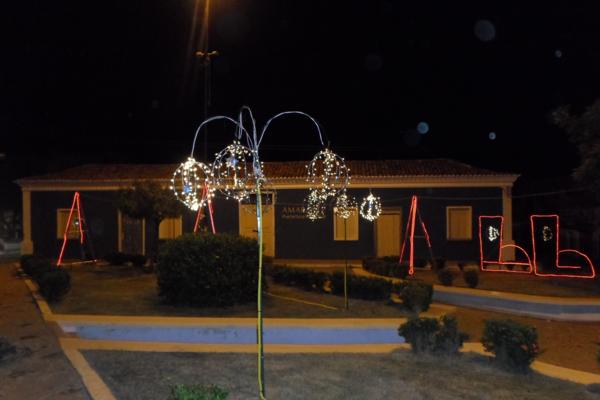 Prefeitura de Amarante começa a enfeitar a cidade para o Natal - Imagem 15