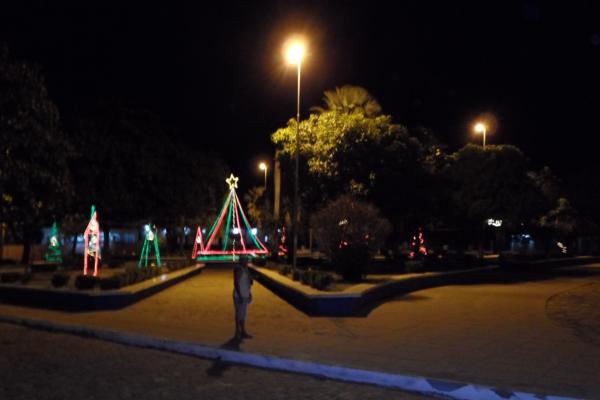 Prefeitura de Amarante começa a enfeitar a cidade para o Natal - Imagem 8