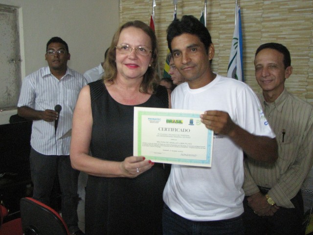 Jovens recebem certificados do PRONATEC em Miguel Alves