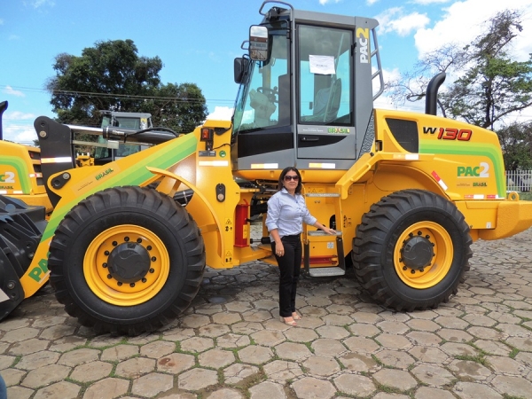 Pedro II recebe pá-carregadeira do MDA - Imagem 8