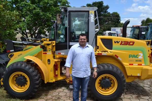 Pimenteiras recebe pá carregadeira do governo federal - Imagem 3