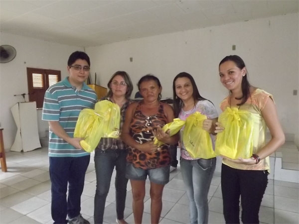 CAXINGÓ: Secretaria de assistência social faz entrega de kits de material escolar  - Imagem 1