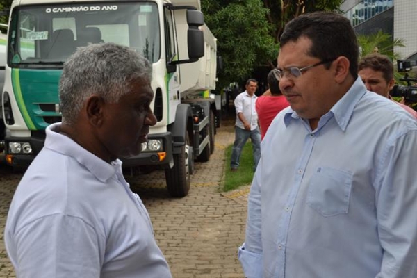 Pimenteiras recebe pá carregadeira do governo federal - Imagem 15