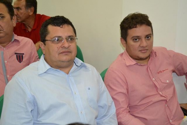 Pimenteiras recebe pá carregadeira do governo federal - Imagem 9