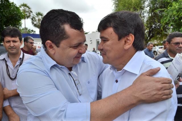 Pimenteiras recebe pá carregadeira do governo federal - Imagem 17