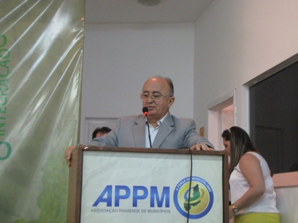 Prefeita Salete Rêgo recebe Pá carregadeira para o município de Miguel Alves - Imagem 11