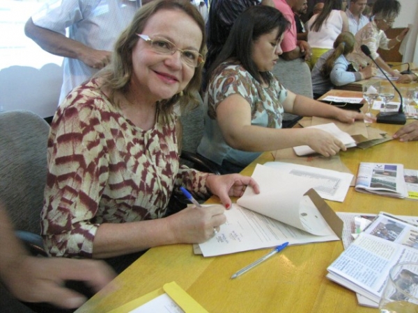 Prefeita Salete Rêgo recebe Pá carregadeira para o município de Miguel Alves - Imagem 7