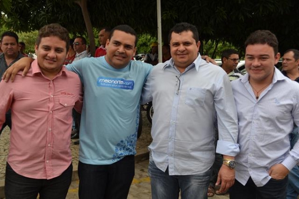 Pimenteiras recebe pá carregadeira do governo federal - Imagem 13