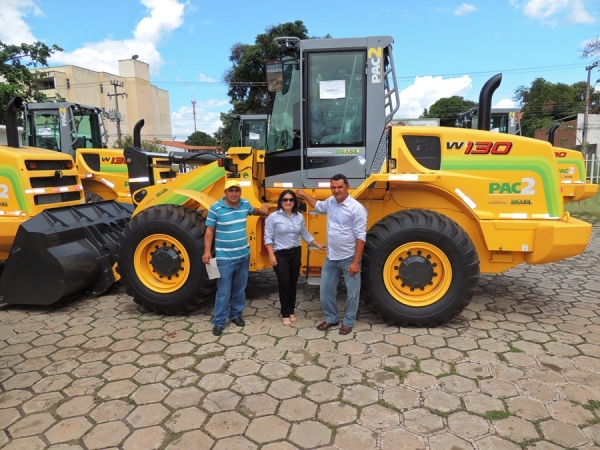 Pedro II recebe pá-carregadeira do MDA - Imagem 9