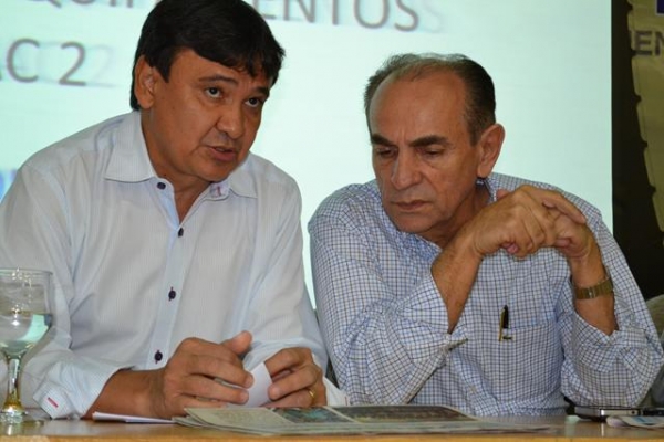 Pimenteiras recebe pá carregadeira do governo federal - Imagem 7