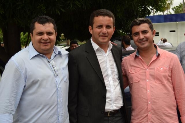 Pimenteiras recebe pá carregadeira do governo federal - Imagem 12