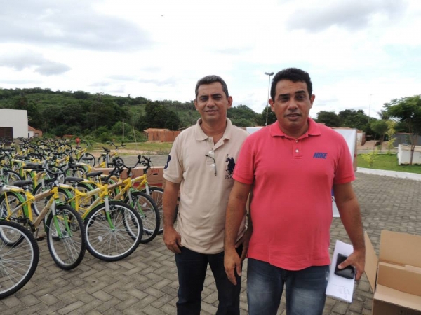 Entrega das bicicletas do programa pedala Piauí aos alunos da rede municipal de Curralinhos -PI - Imagem 14