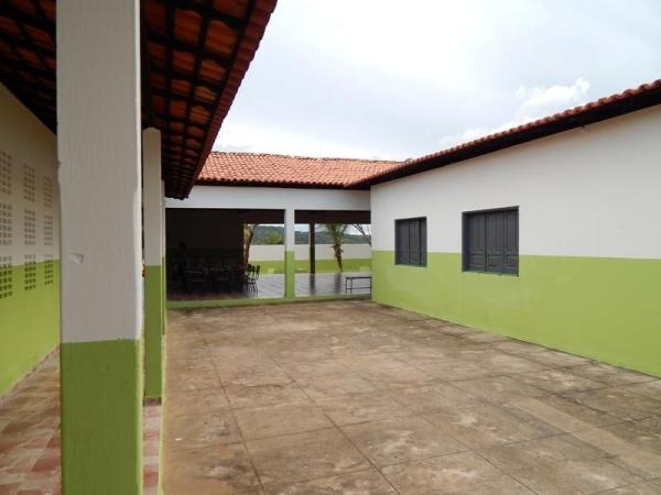 Prefeito Agamenon Franco assina ordem de serviço de construção de quadra de esporte em escola do Bairro Serrinha - Imagem 2