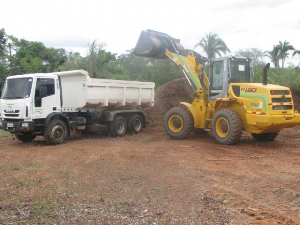 Pá carregadeira ajuda na abertura e recuperação de estrada no município de Miguel Alves - Imagem 5