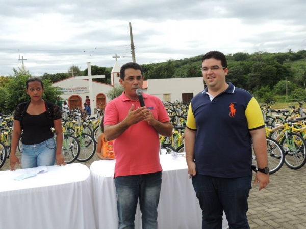 Entrega das bicicletas do programa pedala Piauí aos alunos da rede municipal de Curralinhos -PI - Imagem 33
