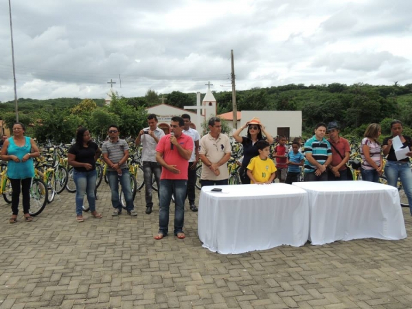 Entrega das bicicletas do programa pedala Piauí aos alunos da rede municipal de Curralinhos -PI - Imagem 20