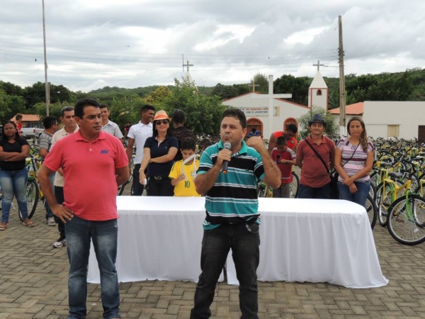 Entrega das bicicletas do programa pedala Piauí aos alunos da rede municipal de Curralinhos -PI - Imagem 13
