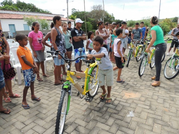 Entrega das bicicletas do programa pedala Piauí aos alunos da rede municipal de Curralinhos -PI - Imagem 6