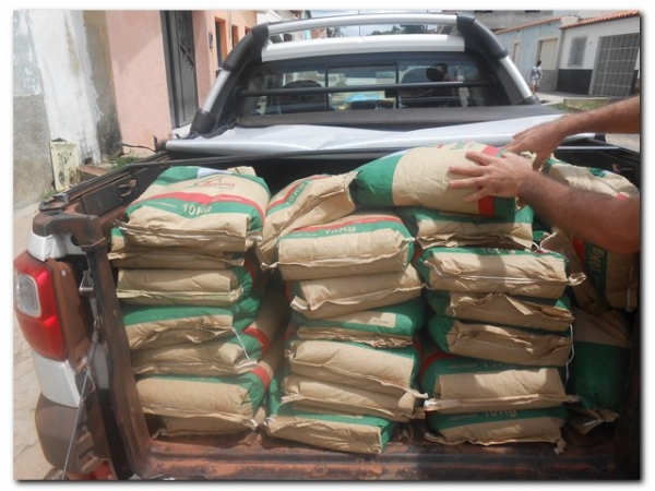 Secretaria Municipal de Agricultura distribui uma tonelada de sementes de milho e uma tonelada de sementes de feijão - Imagem 1