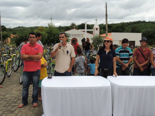 Entrega das bicicletas do programa pedala Piauí aos alunos da rede municipal de Curralinhos -PI - Imagem 18