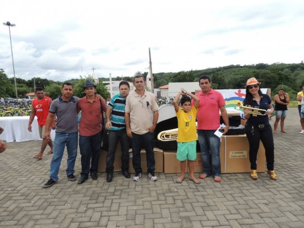 Entrega das bicicletas do programa pedala Piauí aos alunos da rede municipal de Curralinhos -PI - Imagem 32