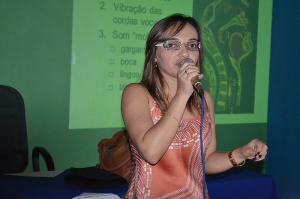 Palestra com fonoaudióloga encerra semana pedagógica e orienta professores sobre cuidados com a voz  - Imagem 2