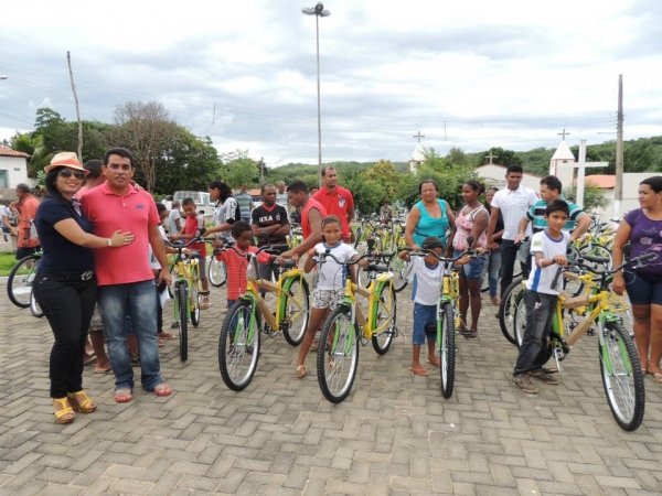 Entrega das bicicletas do programa pedala Piauí aos alunos da rede municipal de Curralinhos -PI - Imagem 41