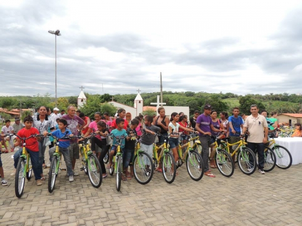 Entrega das bicicletas do programa pedala Piauí aos alunos da rede municipal de Curralinhos -PI - Imagem 3