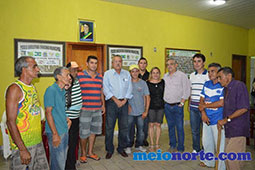 Secretários visitam Domingos Mourão e estrada inacabada os deixa ilhados.