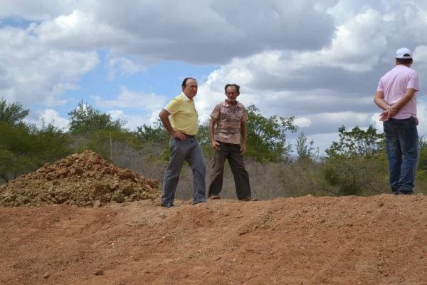 Prefeito visita localidades beneficiadas com construção e perfuração de poços artesianos - Imagem 3