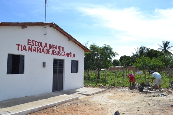 Secretária de Educação vistoria obras de reforma de creches - Imagem 4