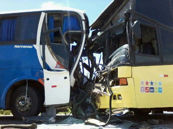 Grave acidente envolvendo dois ônibus na BR-020 - Imagem 8