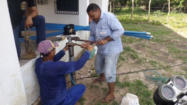 Prefeito Zé Henrique entrega reforma de escola e equipa poço - Imagem 6