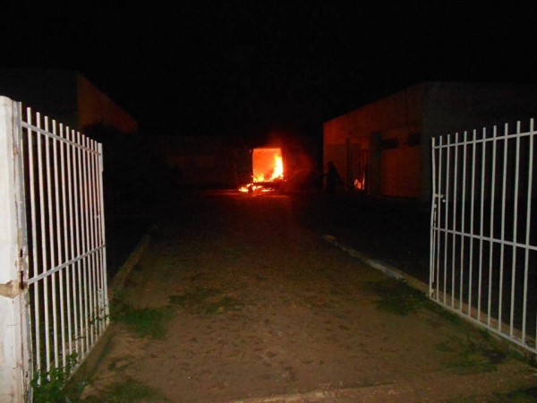 Ambulância pega fogo após dois dias no estacionamento - Imagem 6