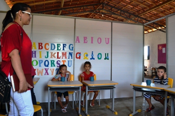 Secretária de Educação vistoria obras de reforma de creches - Imagem 3