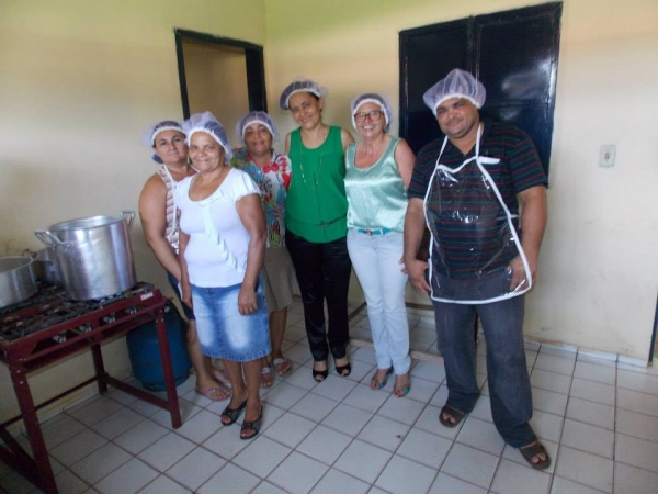 Merendeiras participam de curso de formação e treinamento.  - Imagem 18