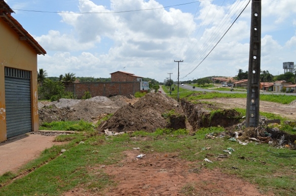 Máquina do PAC-2 é usada para abrir canal de escoamento de água em Buriti dos Lopes - Imagem 3