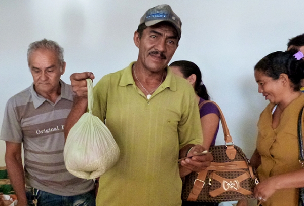 Prefeitura de Cocal entrega duas toneladas de sementes de feijão e milho para agricultores - Imagem 2