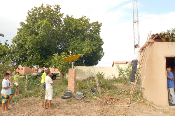 Prefeita de Currais  Claudia lobo colocou sinal da TV Meio Norte em Para Batins - Imagem 4