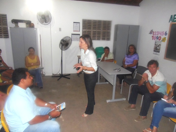 Adriane Prado participa de reunião com moradores do São Benedito e apresenta proposta para a região