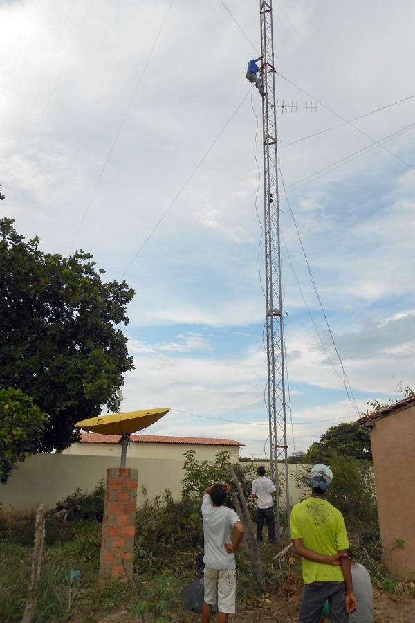 Prefeita de Currais  Claudia lobo colocou sinal da TV Meio Norte em Para Batins - Imagem 6