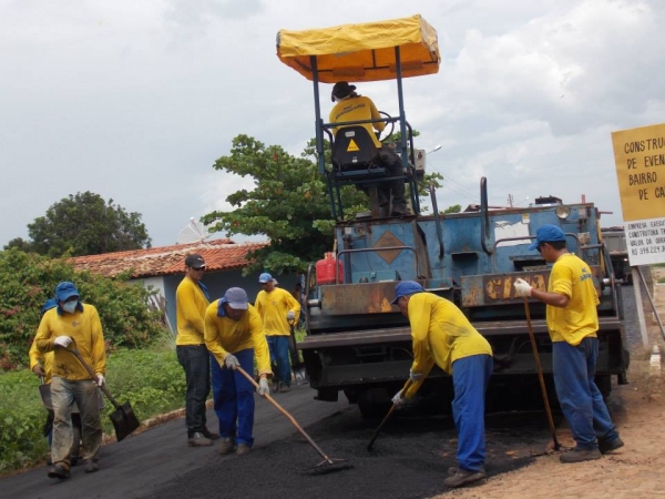 Rua da Praça de Eventos começa a receber asfalto. - Imagem 5